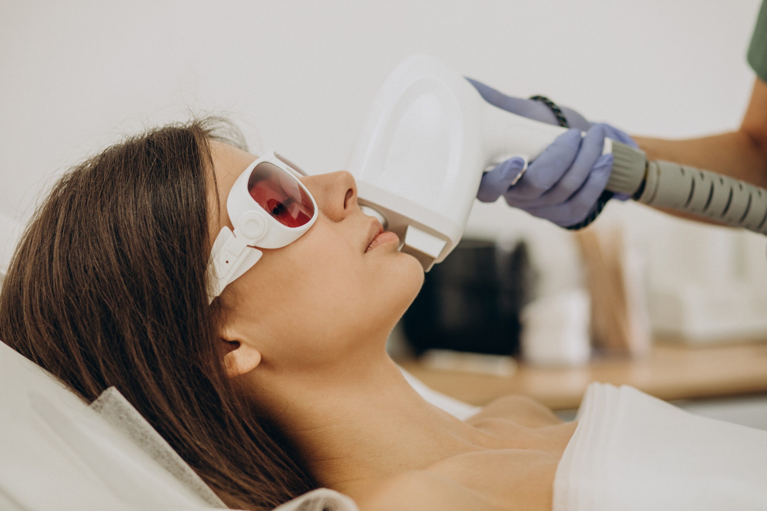 Image of women undergoing face treatment as part of asthetic medicine